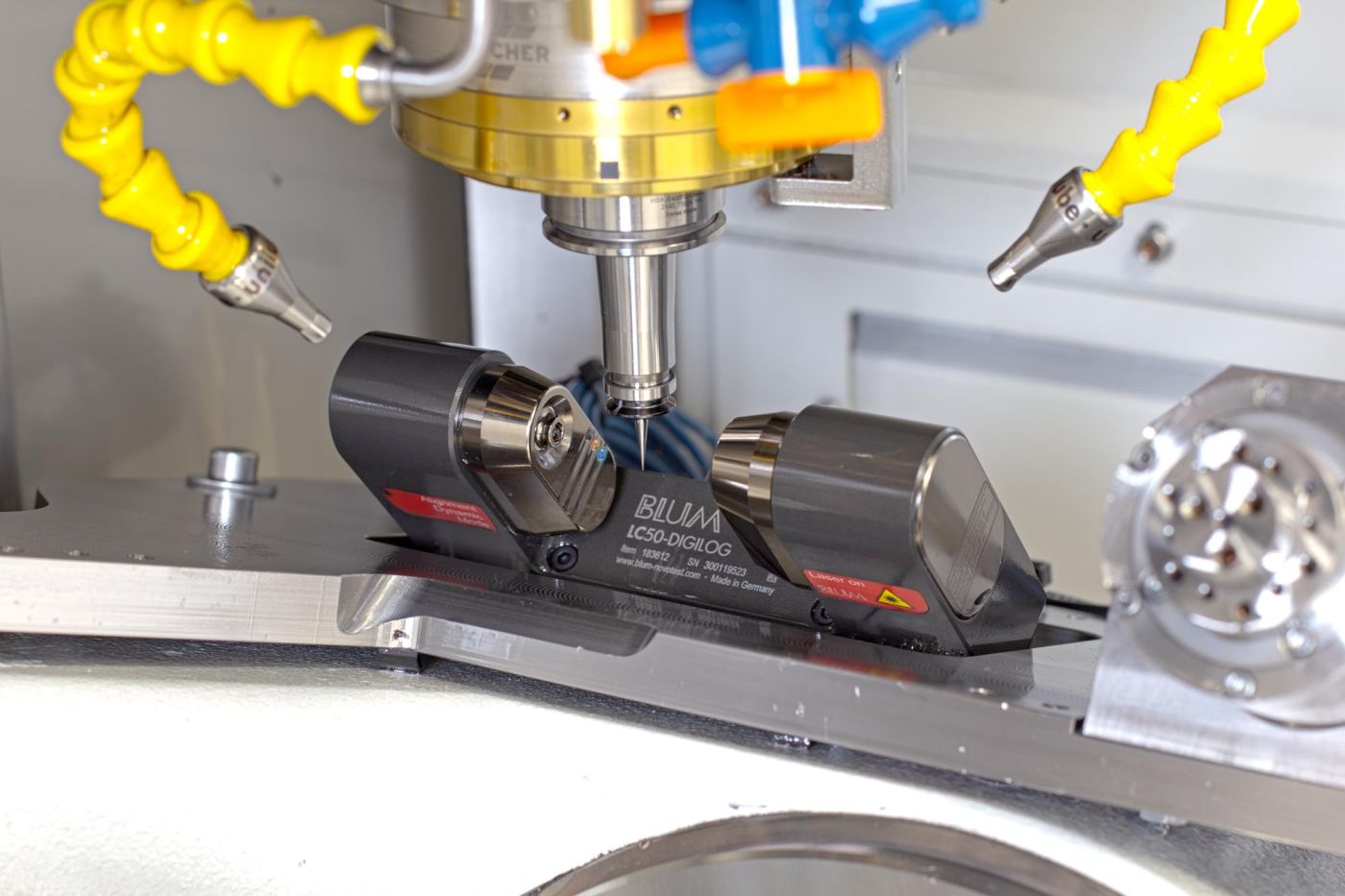Das Lasermesssystem LC50-Digilog vermisst bei Zecha Fräswerkzeuge mit einem Durchmesser von 10 µm hochpräzise.