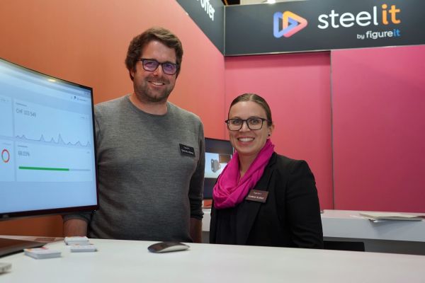 CTO Dennis Höne und CEO Isabel Koller von FigureIT auf der Messe Ble.ch