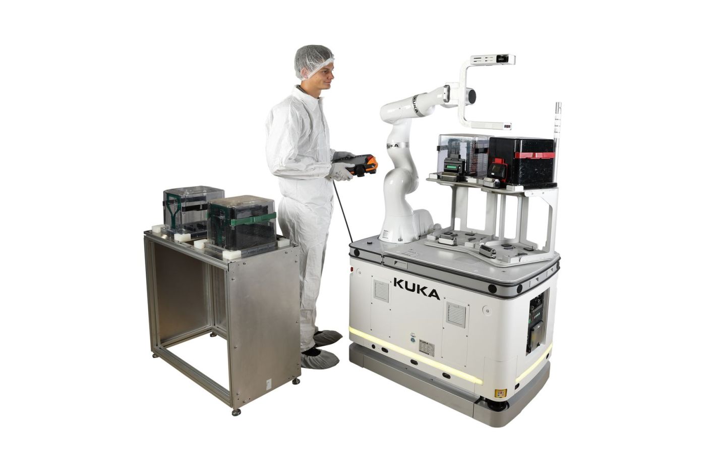 Mit der Wafer Handling Solution hat Kuka einen mobilen Roboter für den Wafer-Transport zwischen den einzelnen Arbeitsstationen entwickelt.