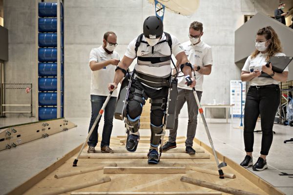 Exoskelett-Pilot Thomas Krieg im Cybathlon-Training